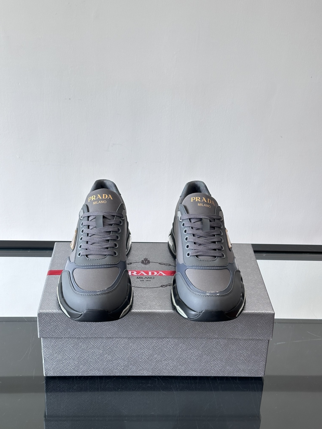 普拉达Prada爆款男士运动鞋，前卫百搭时尚男鞋私版开模，牛皮面拼接.时尚干脆、原版进口牛皮内里牛皮垫脚