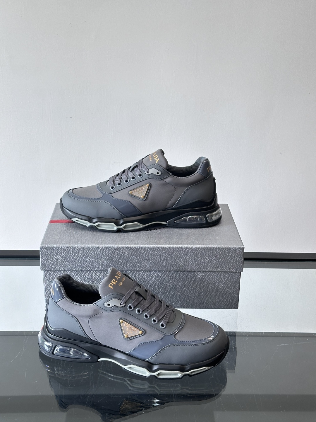 普拉达Prada爆款男士运动鞋，前卫百搭时尚男鞋私版开模，牛皮面拼接.时尚干脆、原版进口牛皮内里牛皮垫脚