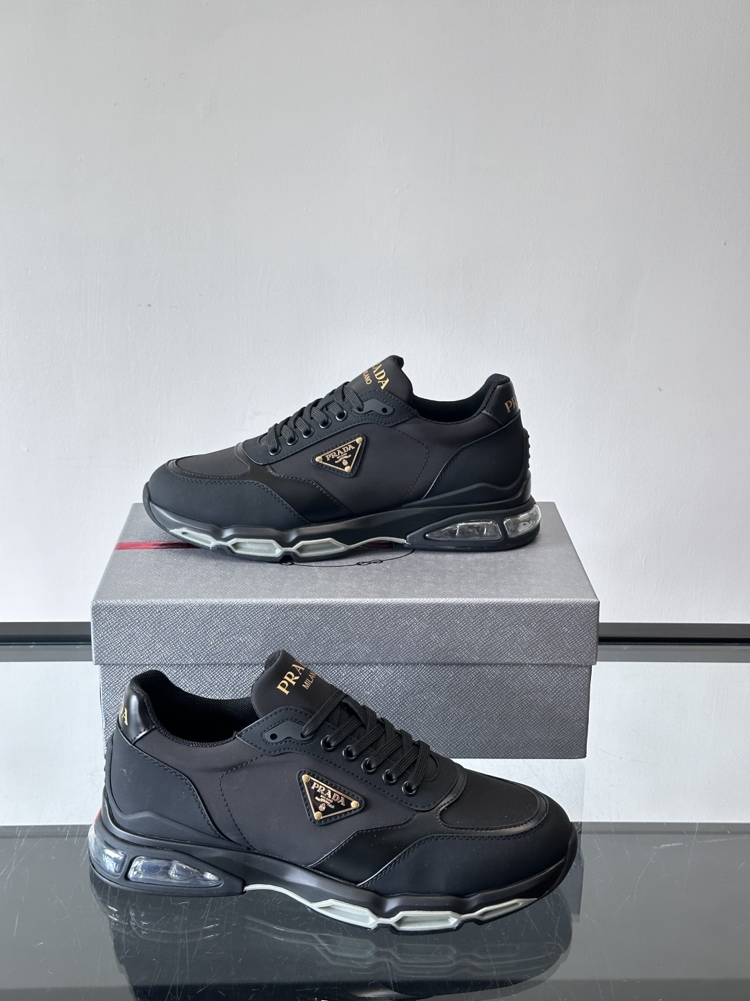 普拉达Prada爆款男士运动鞋，前卫百搭时尚男鞋私版开模，牛皮面拼接.时尚干脆、原版进口牛皮内里牛皮垫脚
