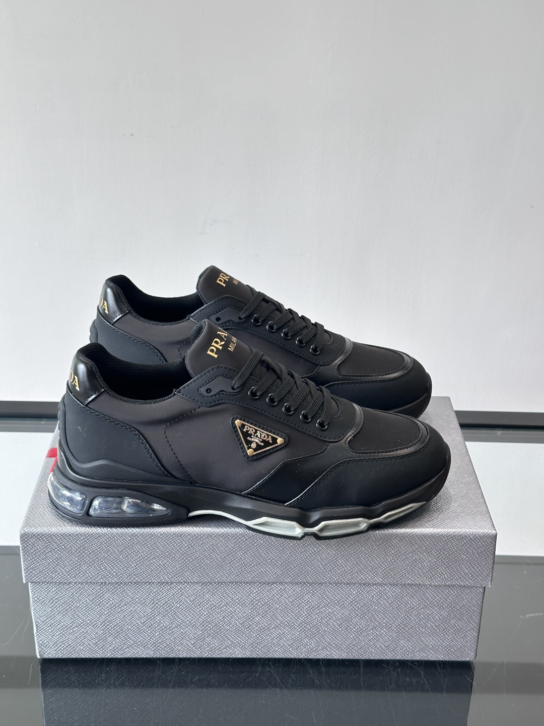普拉达Prada爆款男士运动鞋，前卫百搭时尚男鞋私版开模，牛皮面拼接.时尚干脆、原版进口牛皮内里牛皮垫脚