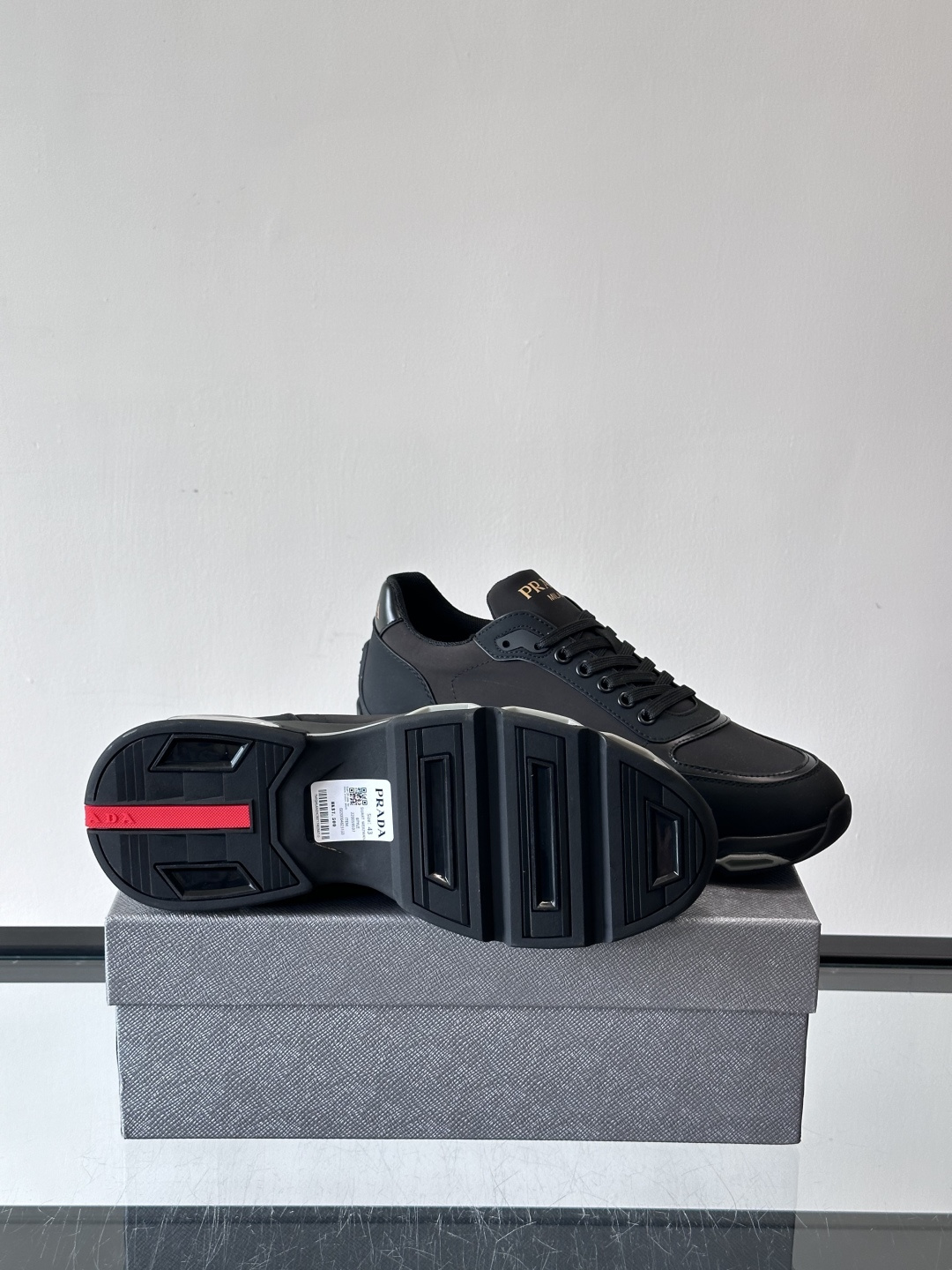 普拉达Prada爆款男士运动鞋，前卫百搭时尚男鞋私版开模，牛皮面拼接.时尚干脆、原版进口牛皮内里牛皮垫脚