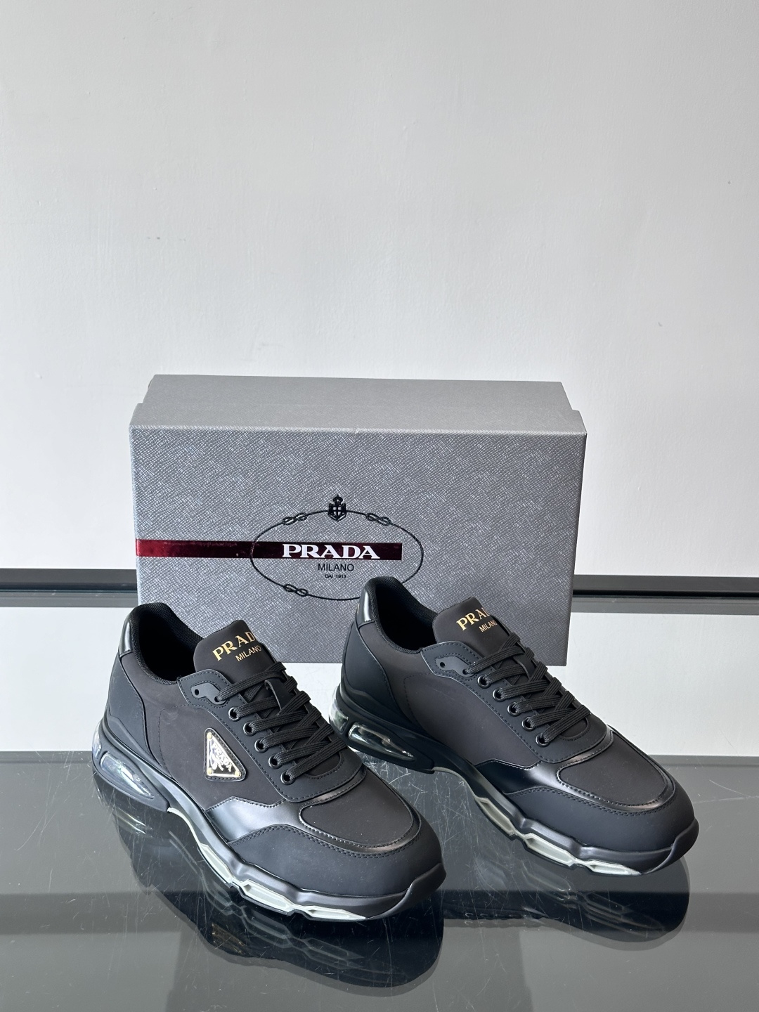 普拉达Prada爆款男士运动鞋，前卫百搭时尚男鞋私版开模，牛皮面拼接.时尚干脆、原版进口牛皮内里牛皮垫脚