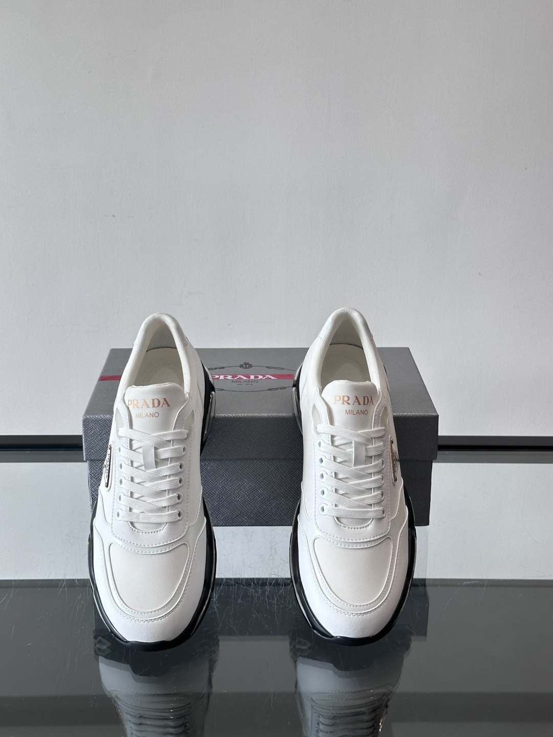 普拉达Prada爆款男士运动鞋，前卫百搭时尚男鞋私版开模，牛皮面拼接.时尚干脆、原版进口牛皮内里牛皮垫脚