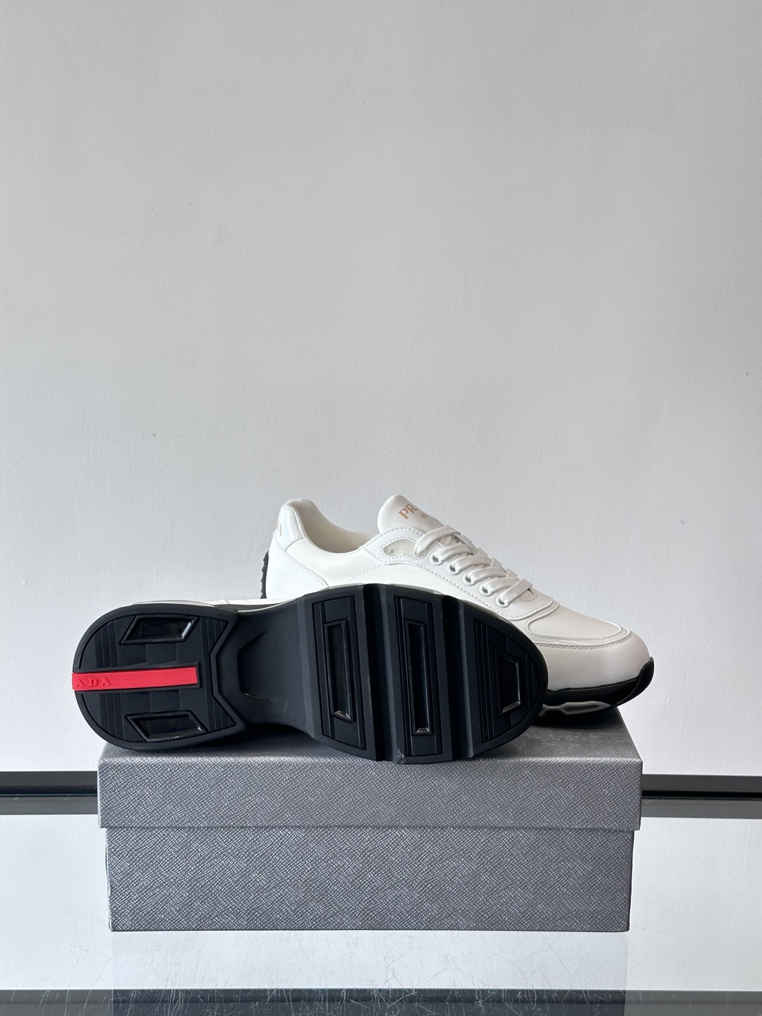 普拉达Prada爆款男士运动鞋，前卫百搭时尚男鞋私版开模，牛皮面拼接.时尚干脆、原版进口牛皮内里牛皮垫脚
