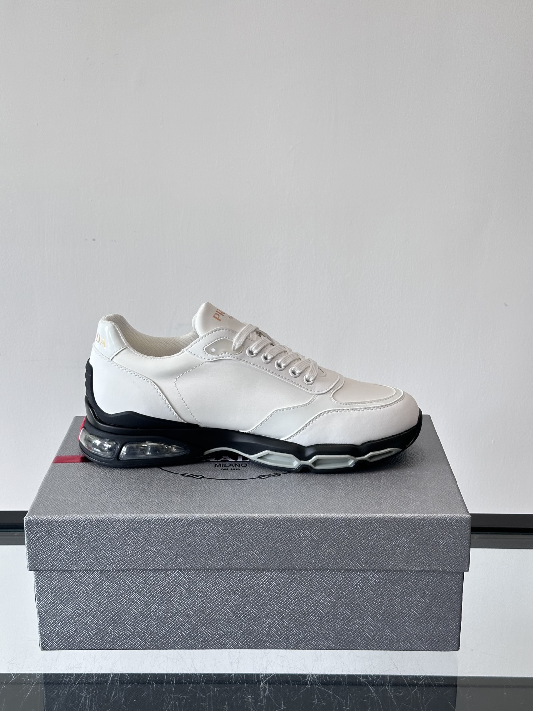 普拉达Prada爆款男士运动鞋，前卫百搭时尚男鞋私版开模，牛皮面拼接.时尚干脆、原版进口牛皮内里牛皮垫脚