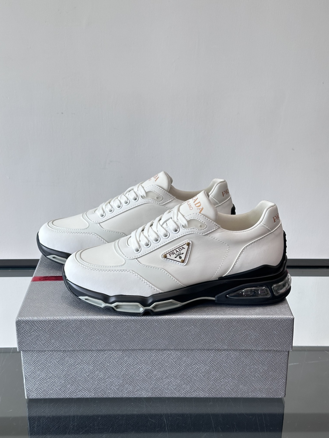 普拉达Prada爆款男士运动鞋，前卫百搭时尚男鞋私版开模，牛皮面拼接.时尚干脆、原版进口牛皮内里牛皮垫脚