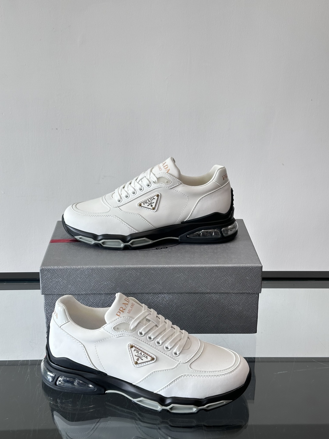 普拉达Prada爆款男士运动鞋，前卫百搭时尚男鞋私版开模，牛皮面拼接.时尚干脆、原版进口牛皮内里牛皮垫脚