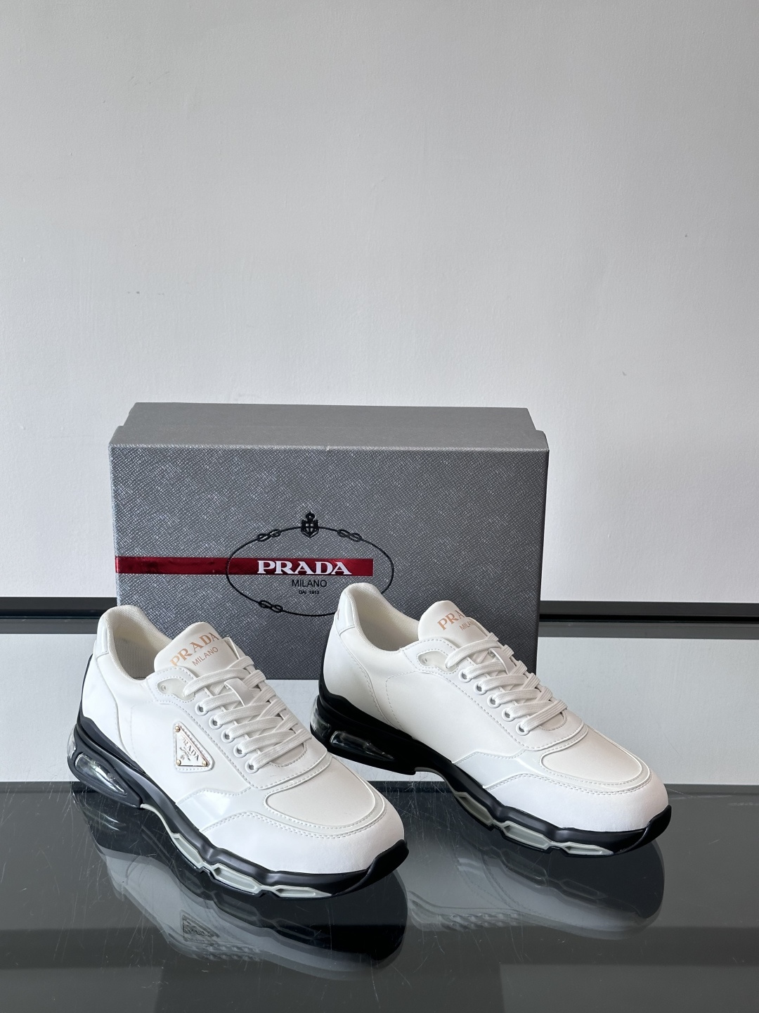 普拉达Prada爆款男士运动鞋，前卫百搭时尚男鞋私版开模，牛皮面拼接.时尚干脆、原版进口牛皮内里牛皮垫脚