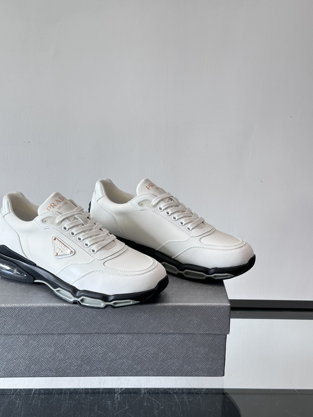 普拉达Prada爆款男士运动鞋，前卫百搭时尚男鞋私版开模，牛皮面拼接.时尚干脆、原版进口牛皮内里牛皮垫脚
