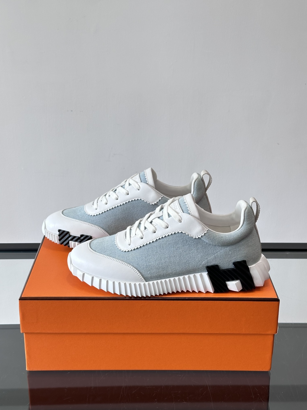 爱马仕Bouncing运动鞋爱马仕Bouncing运动鞋，标志性“大H