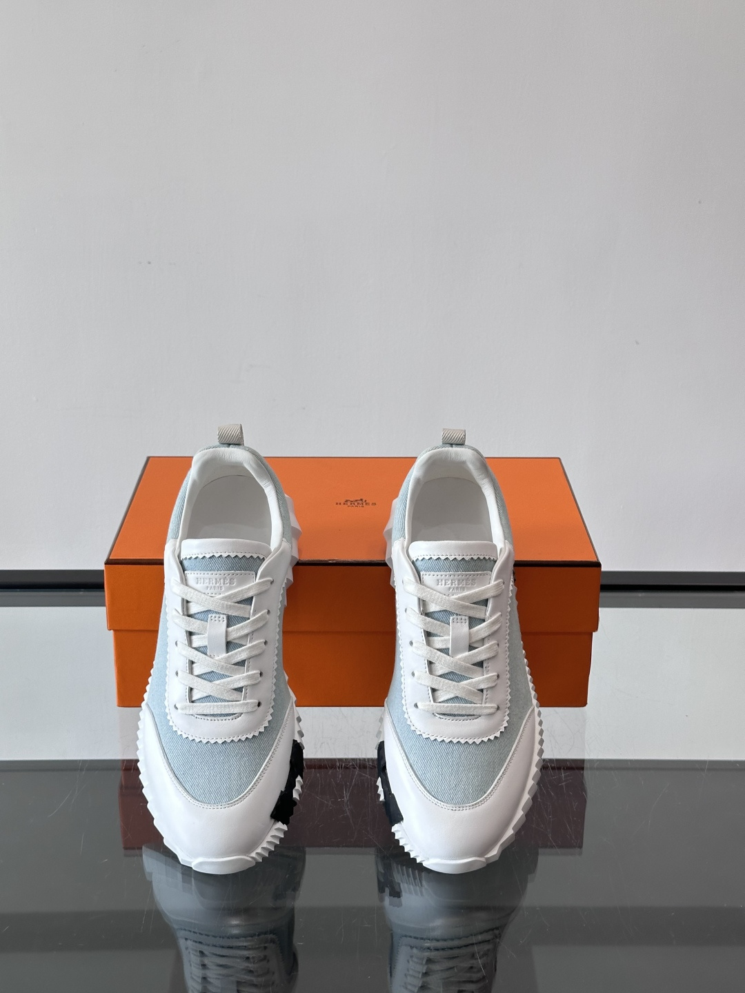 爱马仕Bouncing运动鞋爱马仕Bouncing运动鞋，标志性“大H