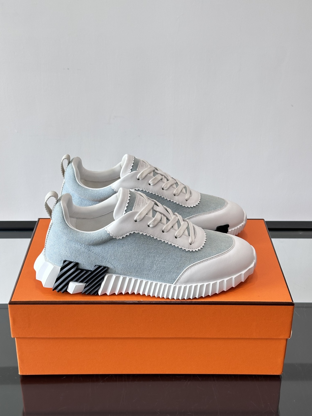 爱马仕Bouncing运动鞋爱马仕Bouncing运动鞋，标志性“大H