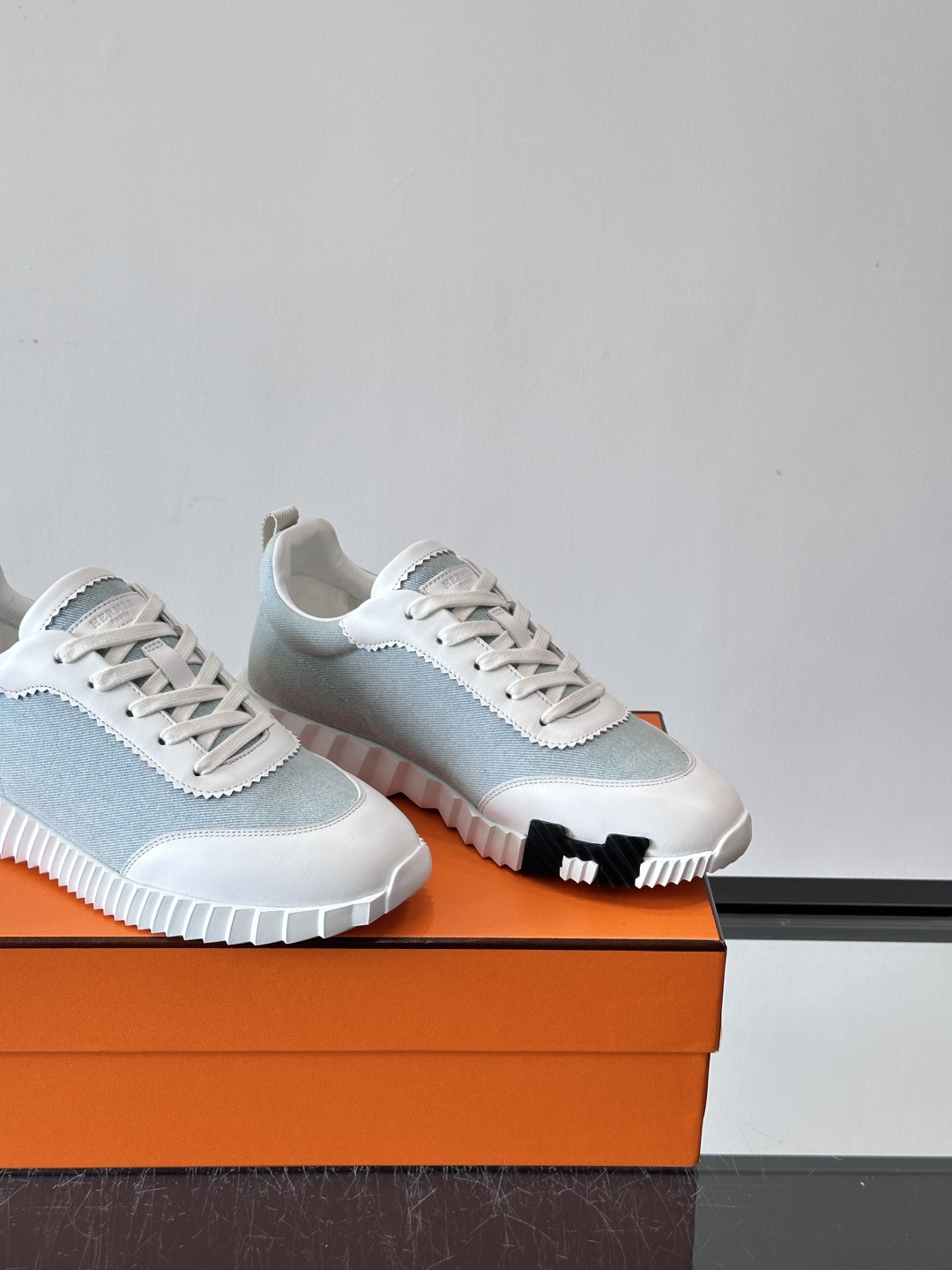 爱马仕Bouncing运动鞋爱马仕Bouncing运动鞋，标志性“大H