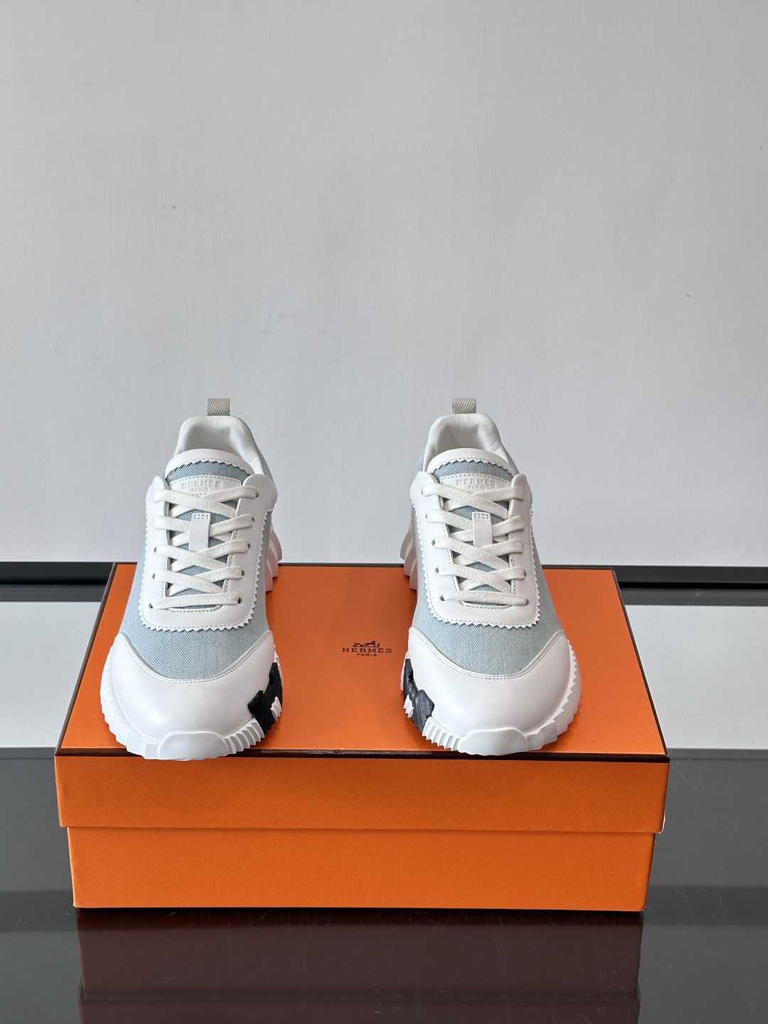 爱马仕Bouncing运动鞋爱马仕Bouncing运动鞋，标志性“大H