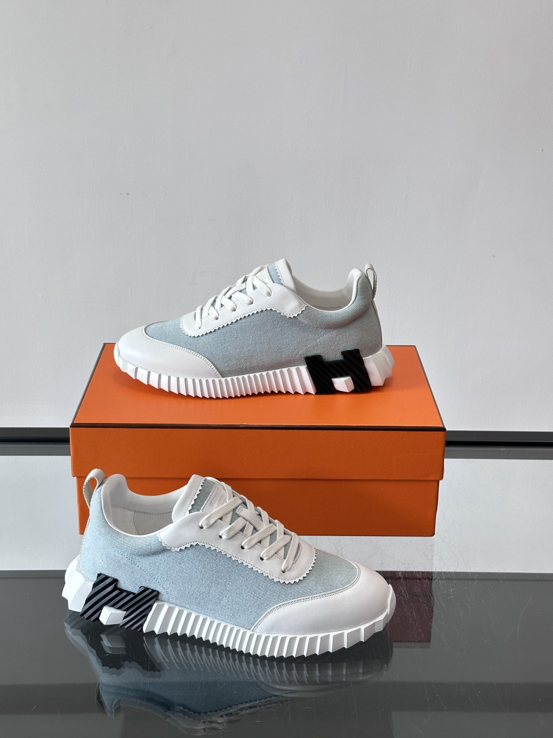 爱马仕Bouncing运动鞋爱马仕Bouncing运动鞋，标志性“大H