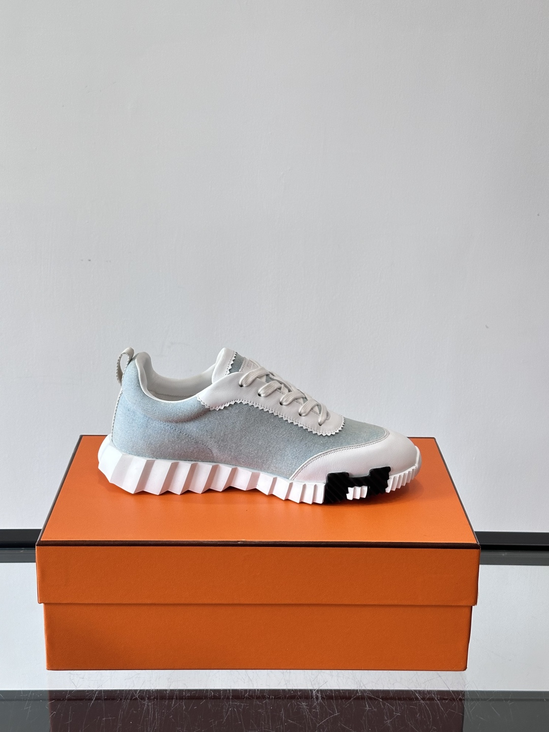 爱马仕Bouncing运动鞋爱马仕Bouncing运动鞋，标志性“大H