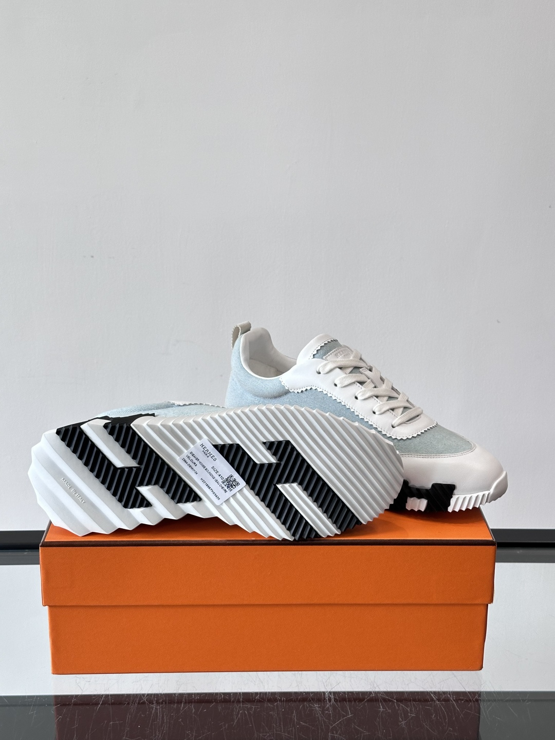 爱马仕Bouncing运动鞋爱马仕Bouncing运动鞋，标志性“大H