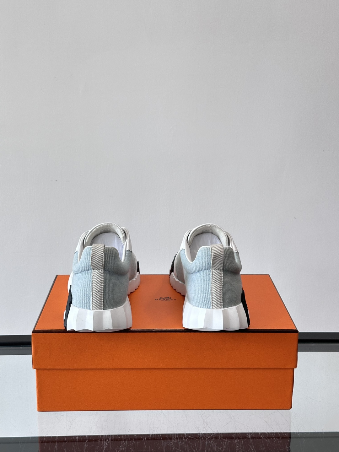 爱马仕Bouncing运动鞋爱马仕Bouncing运动鞋，标志性“大H