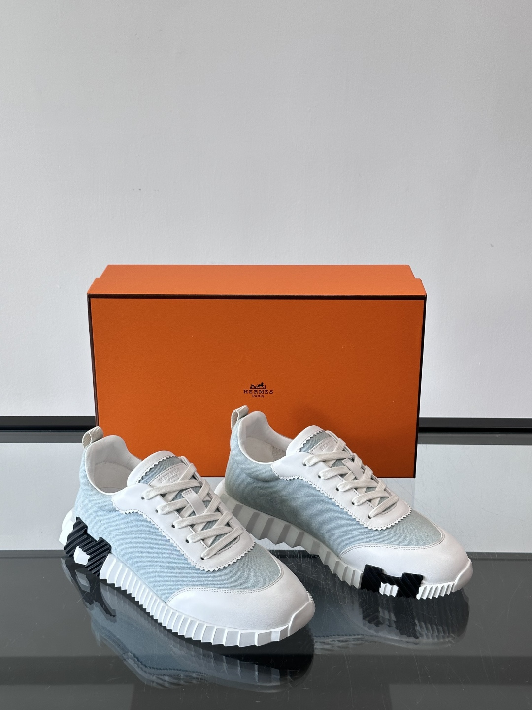 爱马仕Bouncing运动鞋爱马仕Bouncing运动鞋，标志性“大H