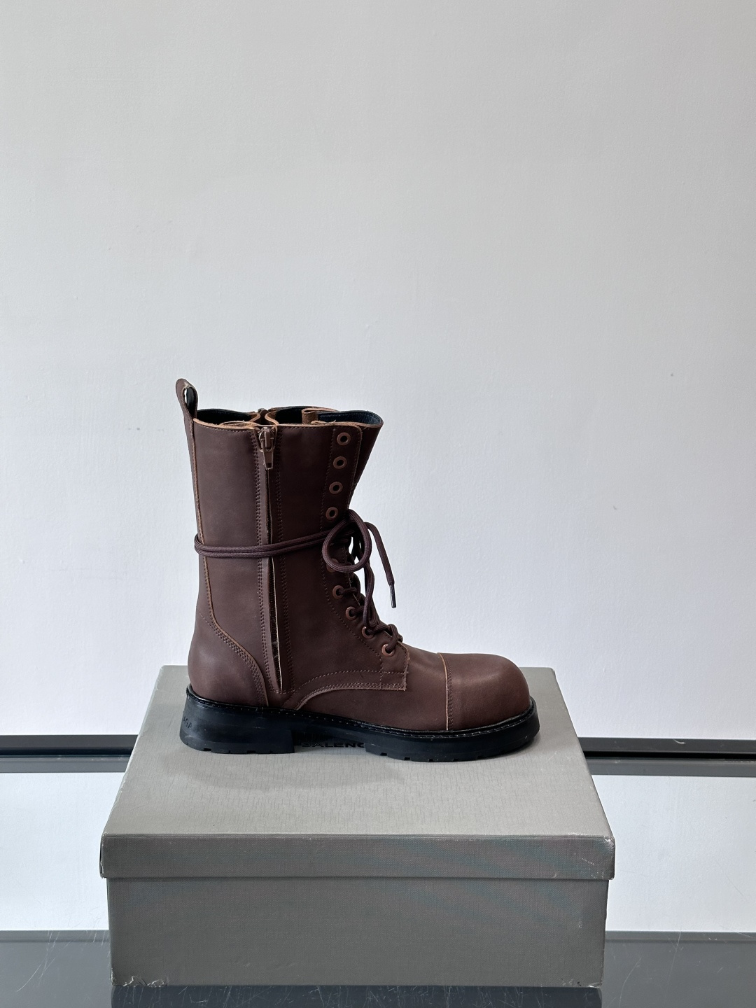 𝐁𝐀𝐋𝐄𝐍𝐂𝐈𝐀𝐆𝐀巴黎世家必备系列 情侣👫暗黑风格长靴👢时尚宠儿又添一员大将！一出场就气场全开！独特的