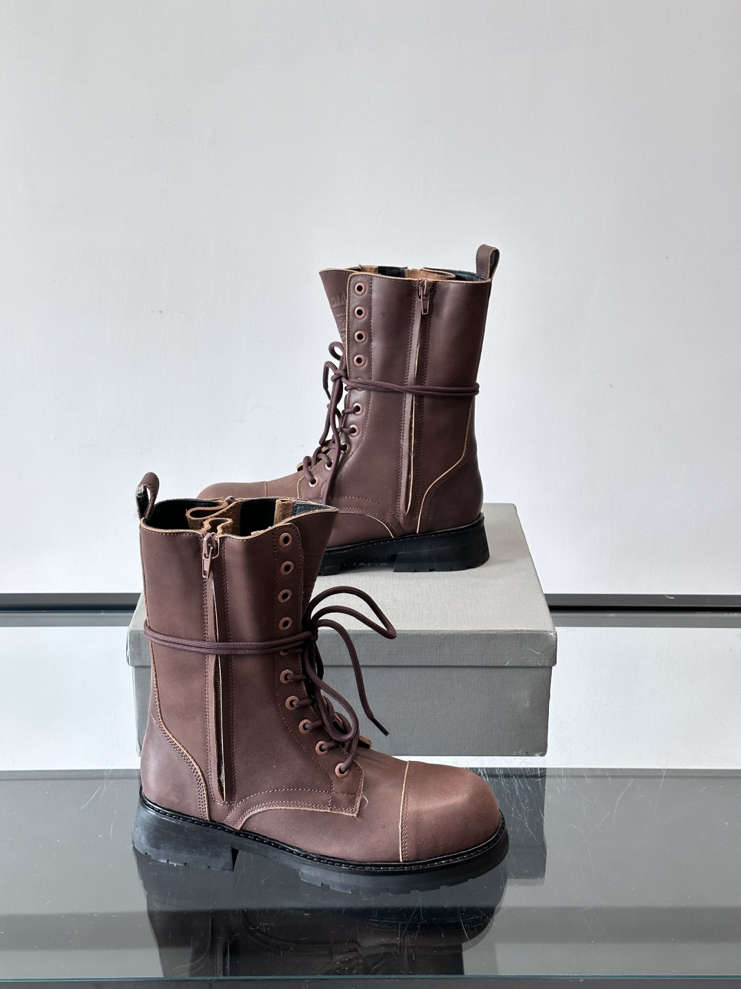 𝐁𝐀𝐋𝐄𝐍𝐂𝐈𝐀𝐆𝐀巴黎世家必备系列 情侣👫暗黑风格长靴👢时尚宠儿又添一员大将！一出场就气场全开！独特的