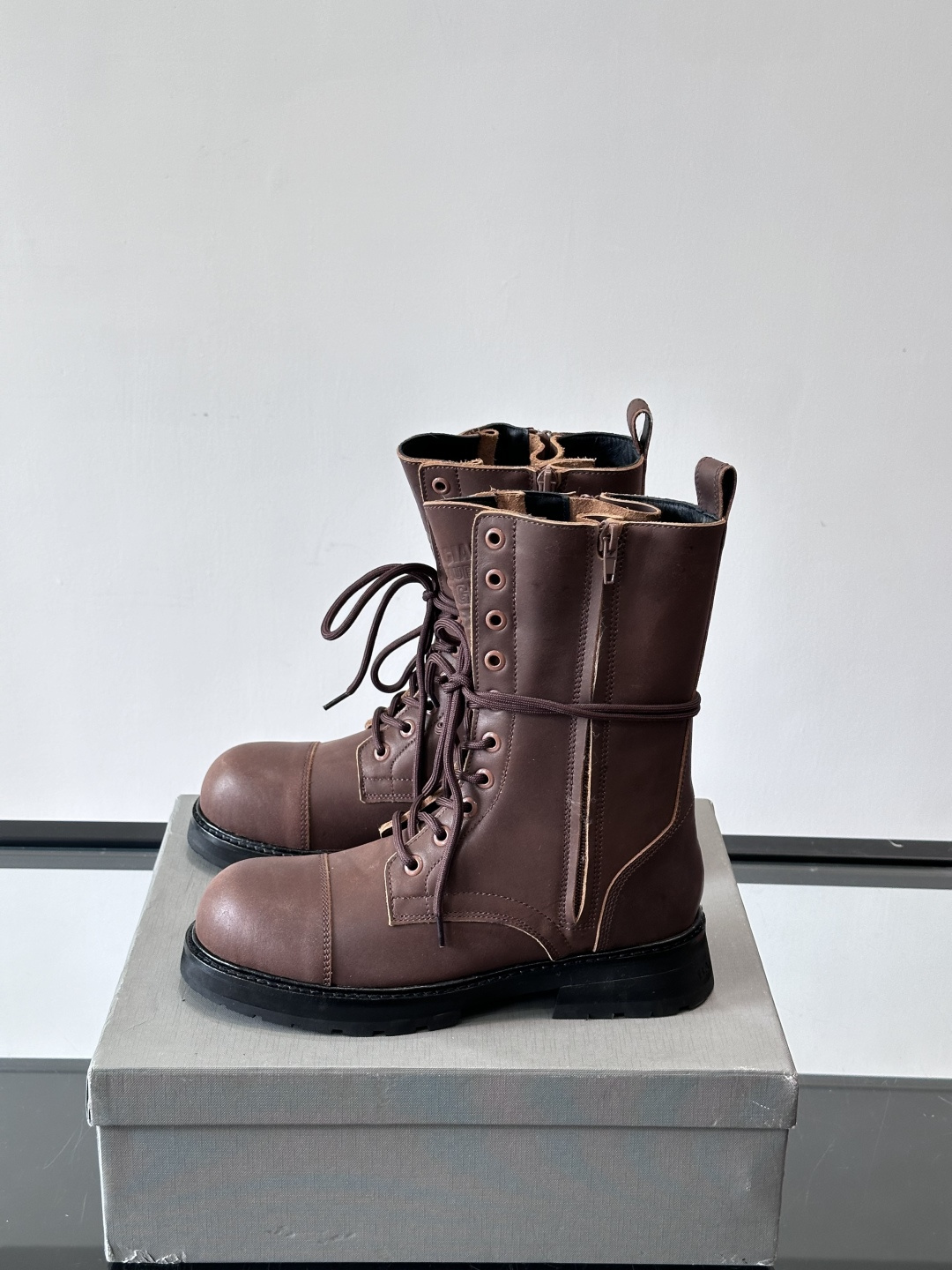 𝐁𝐀𝐋𝐄𝐍𝐂𝐈𝐀𝐆𝐀巴黎世家必备系列 情侣👫暗黑风格长靴👢时尚宠儿又添一员大将！一出场就气场全开！独特的