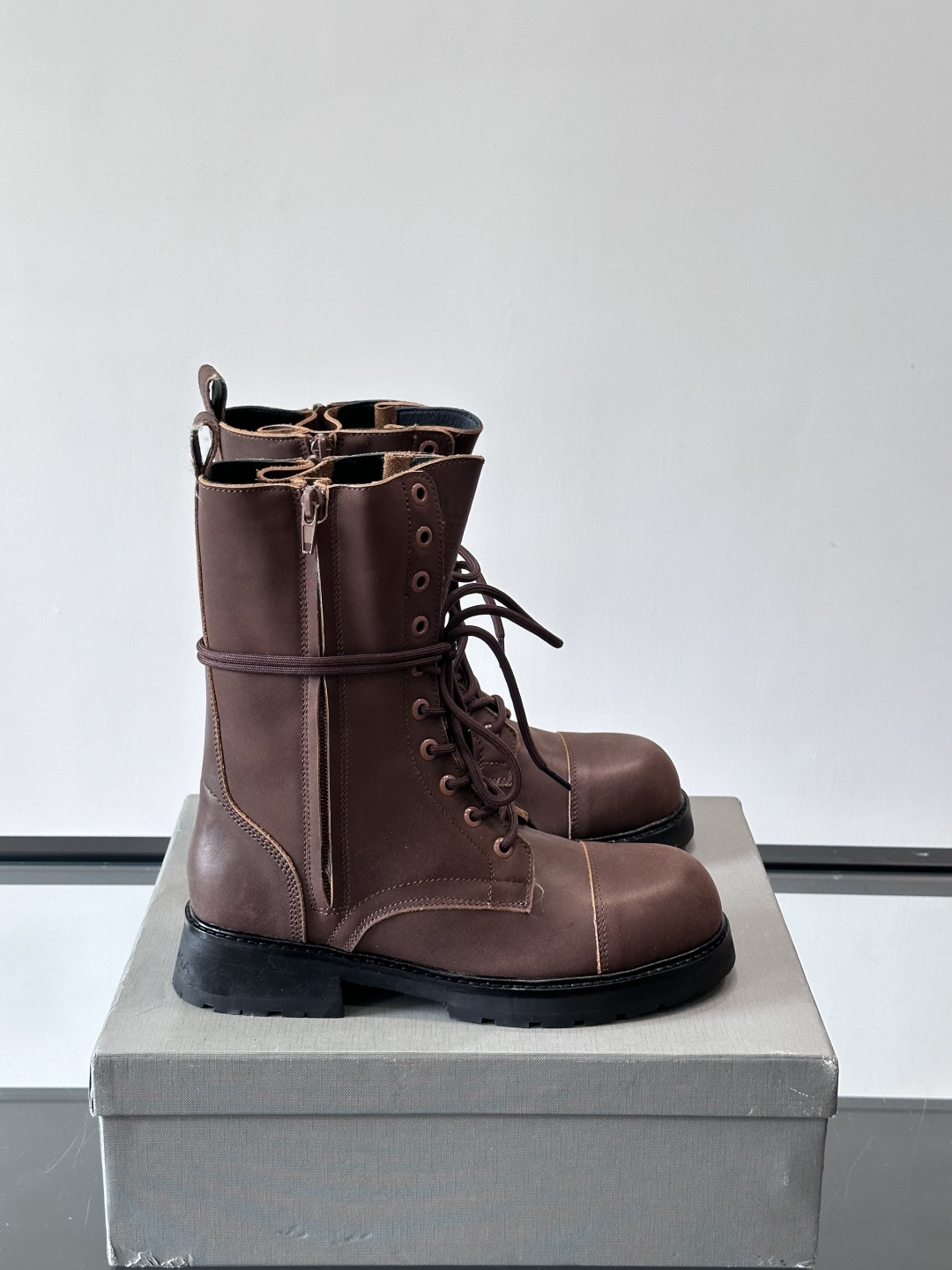 𝐁𝐀𝐋𝐄𝐍𝐂𝐈𝐀𝐆𝐀巴黎世家必备系列 情侣👫暗黑风格长靴👢时尚宠儿又添一员大将！一出场就气场全开！独特的