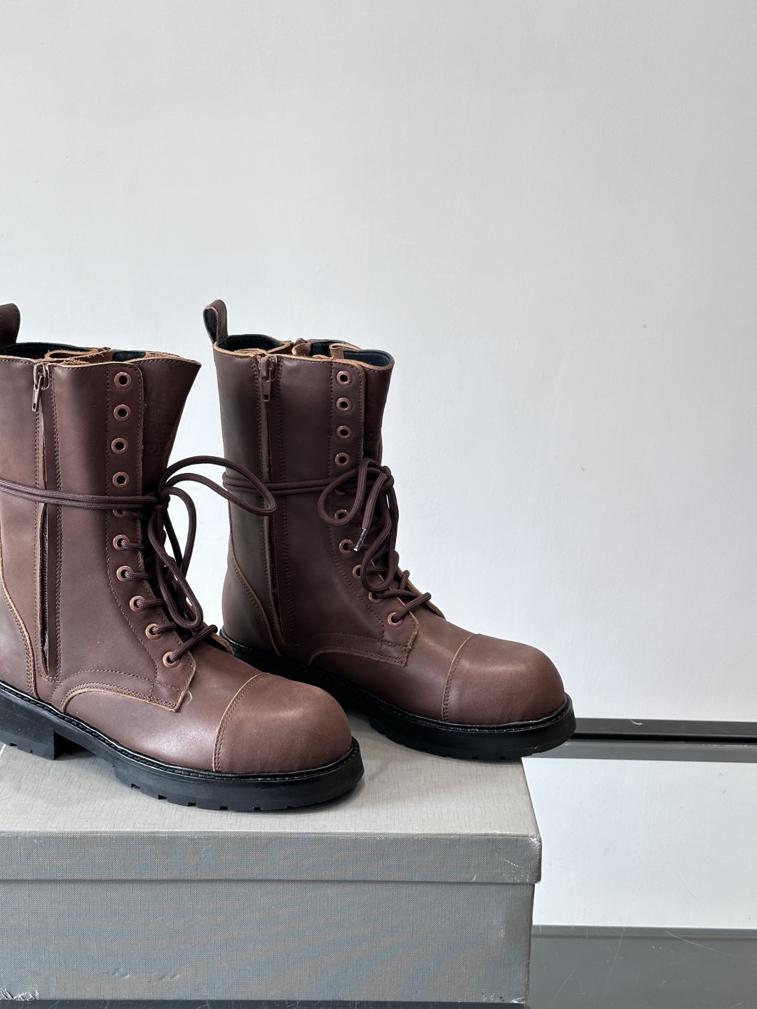 𝐁𝐀𝐋𝐄𝐍𝐂𝐈𝐀𝐆𝐀巴黎世家必备系列 情侣👫暗黑风格长靴👢时尚宠儿又添一员大将！一出场就气场全开！独特的