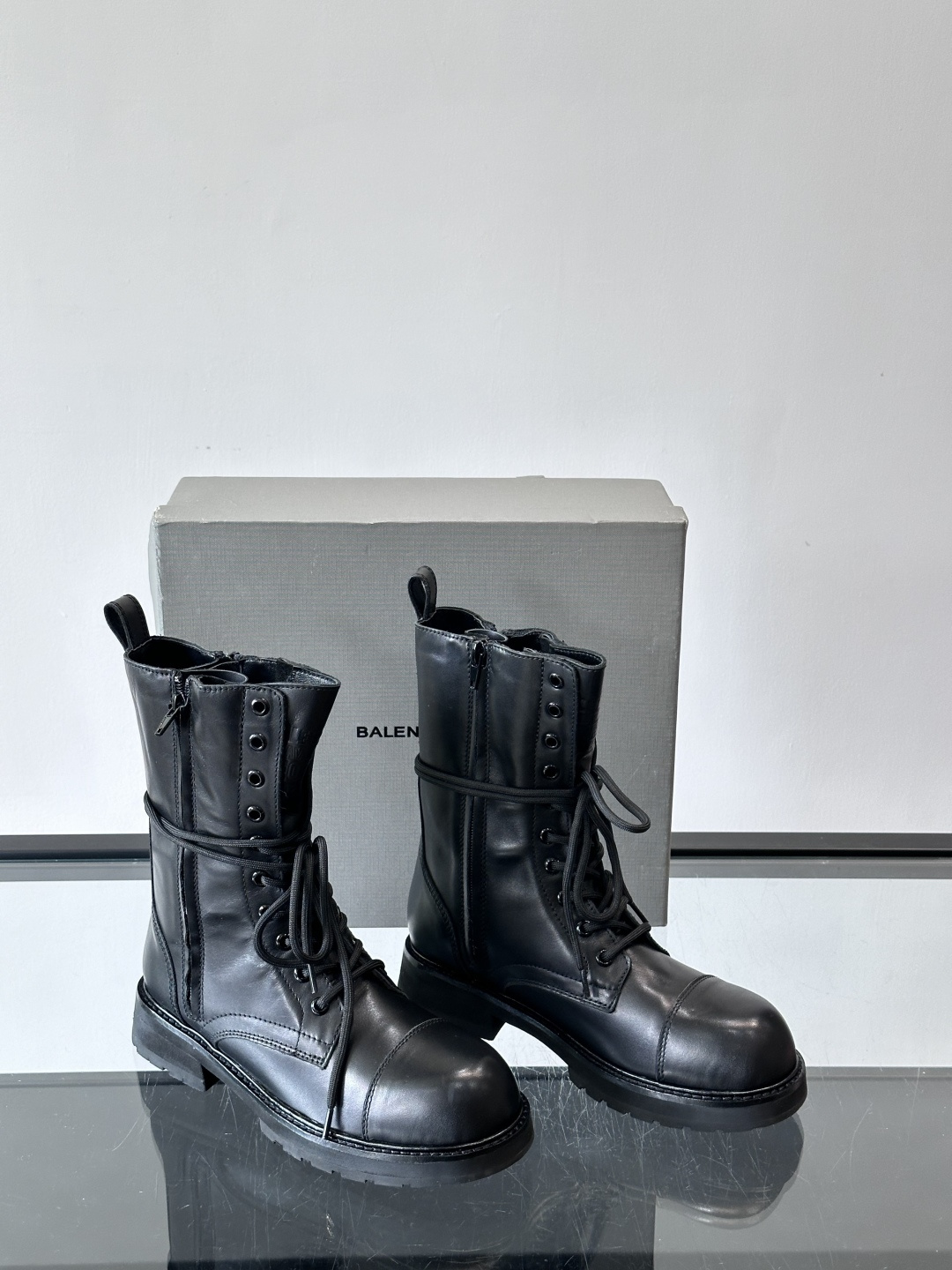 𝐁𝐀𝐋𝐄𝐍𝐂𝐈𝐀𝐆𝐀巴黎世家必备系列 情侣👫暗黑风格长靴👢时尚宠儿又添一员大将！一出场就气场全开！独特的