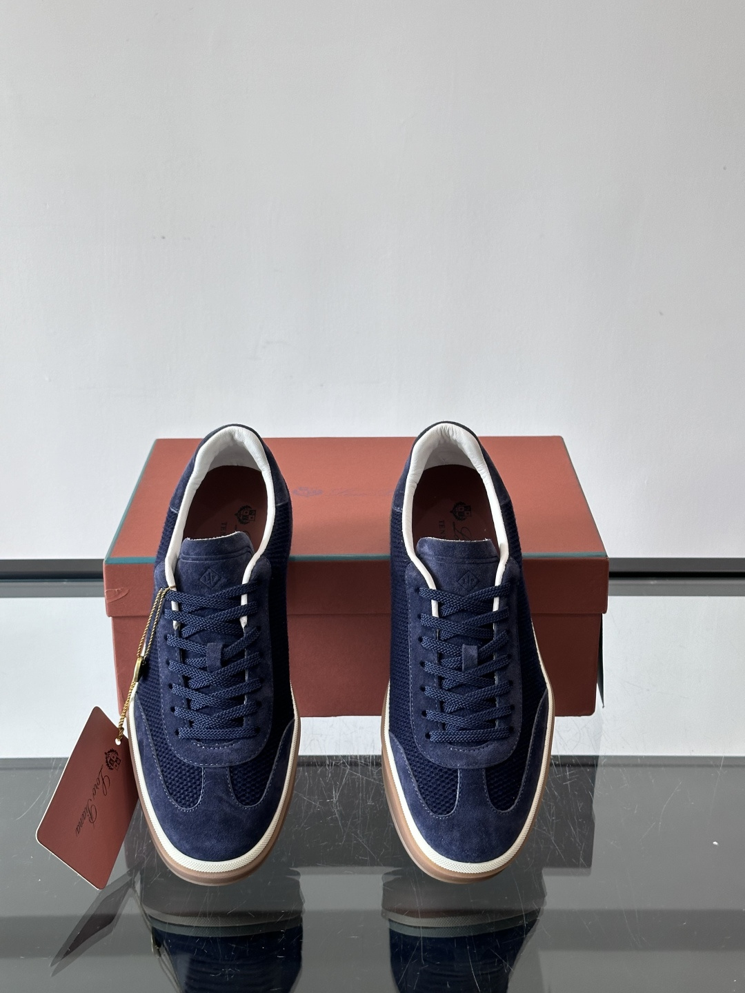 LoroPiana/诺悠翩雅 WeekendWalk男士新款运动鞋，采用轻盈防皱的纤维面料，鞋面绒面革嵌