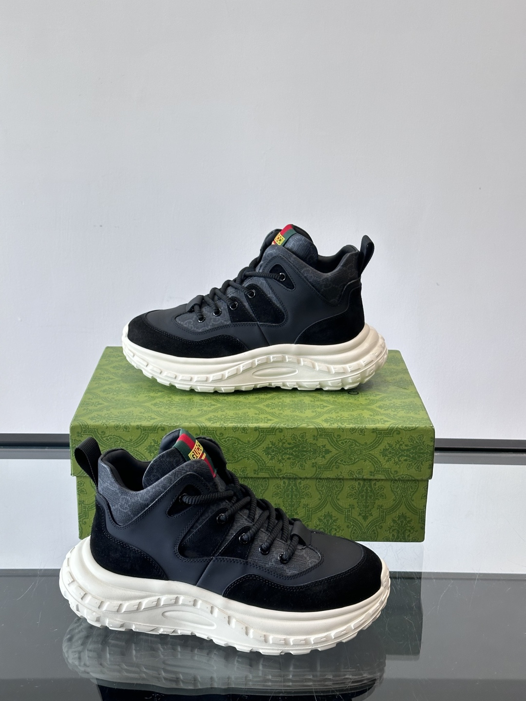 ◾️▫️G家男士GG高帮运动鞋，选用进口牛皮打造，简约舒适版，内里头层牛皮，鞋舌装饰品牌logo，细节精