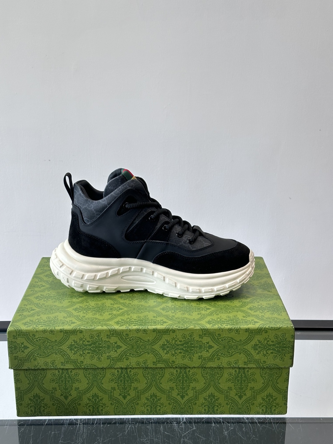 ◾️▫️G家男士GG高帮运动鞋，选用进口牛皮打造，简约舒适版，内里头层牛皮，鞋舌装饰品牌logo，细节精