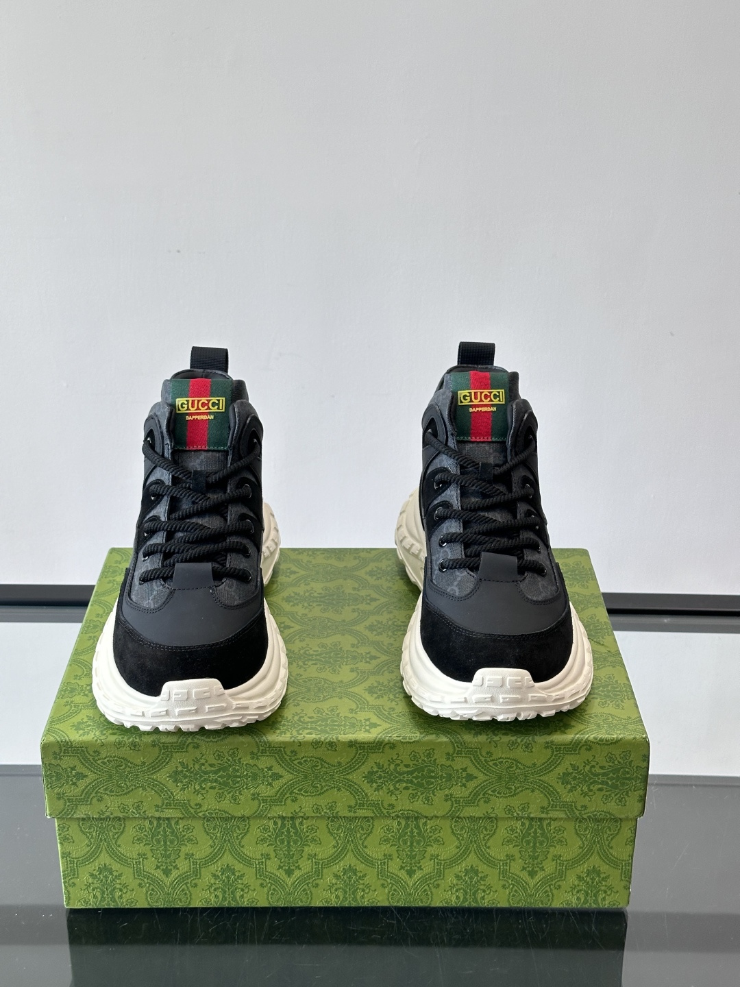 ◾️▫️G家男士GG高帮运动鞋，选用进口牛皮打造，简约舒适版，内里头层牛皮，鞋舌装饰品牌logo，细节精