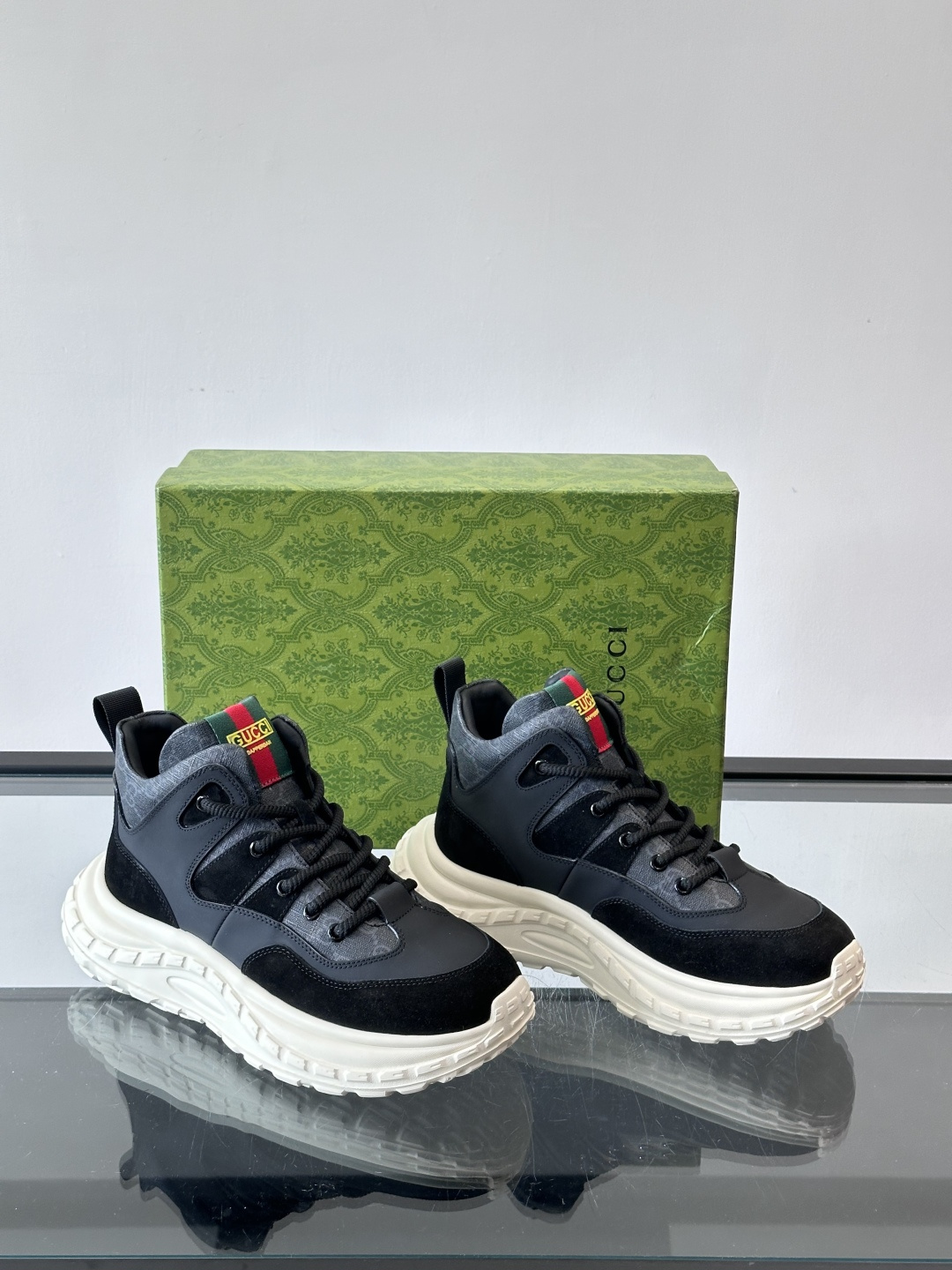 ◾️▫️G家男士GG高帮运动鞋，选用进口牛皮打造，简约舒适版，内里头层牛皮，鞋舌装饰品牌logo，细节精