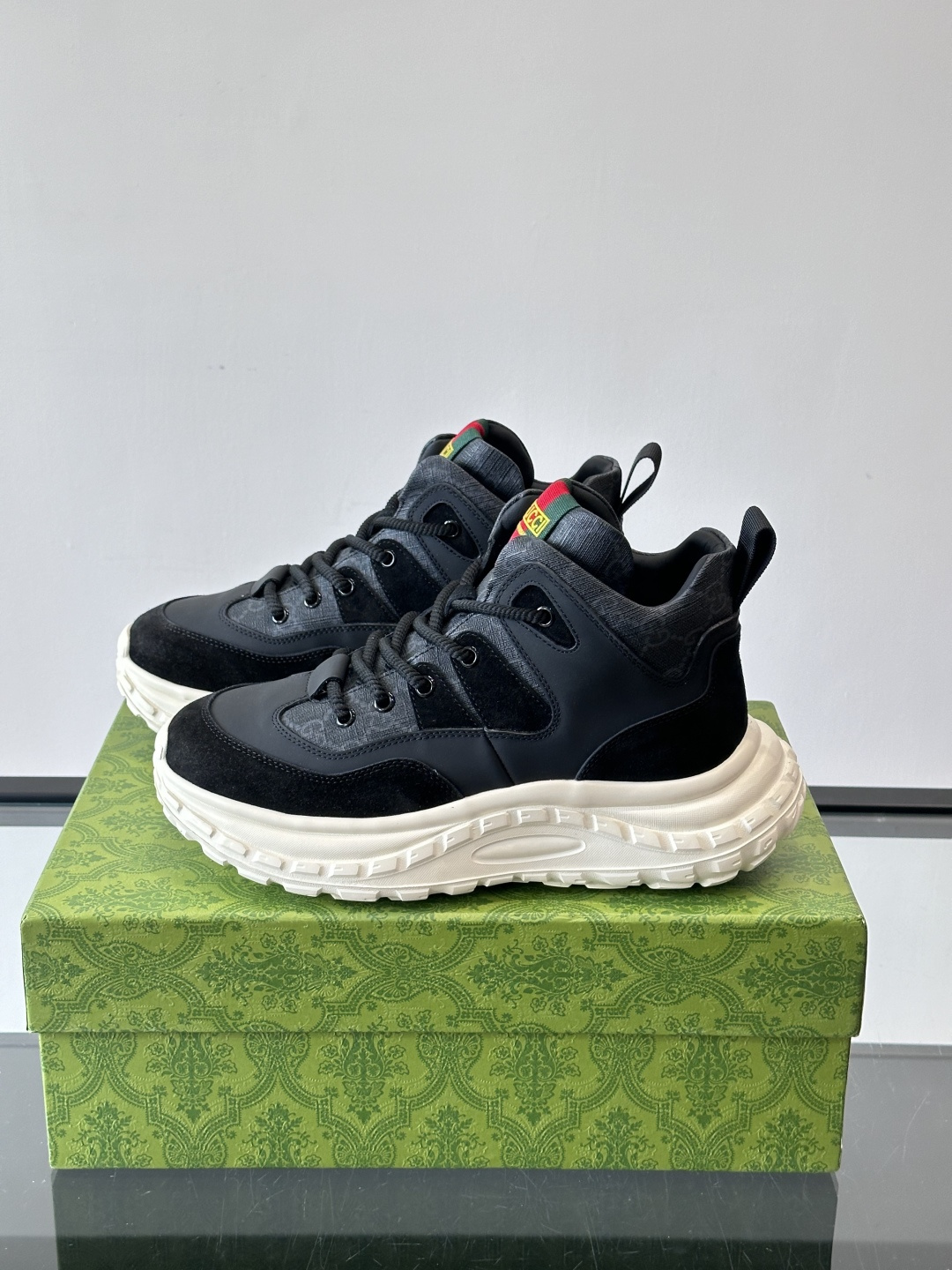 ◾️▫️G家男士GG高帮运动鞋，选用进口牛皮打造，简约舒适版，内里头层牛皮，鞋舌装饰品牌logo，细节精