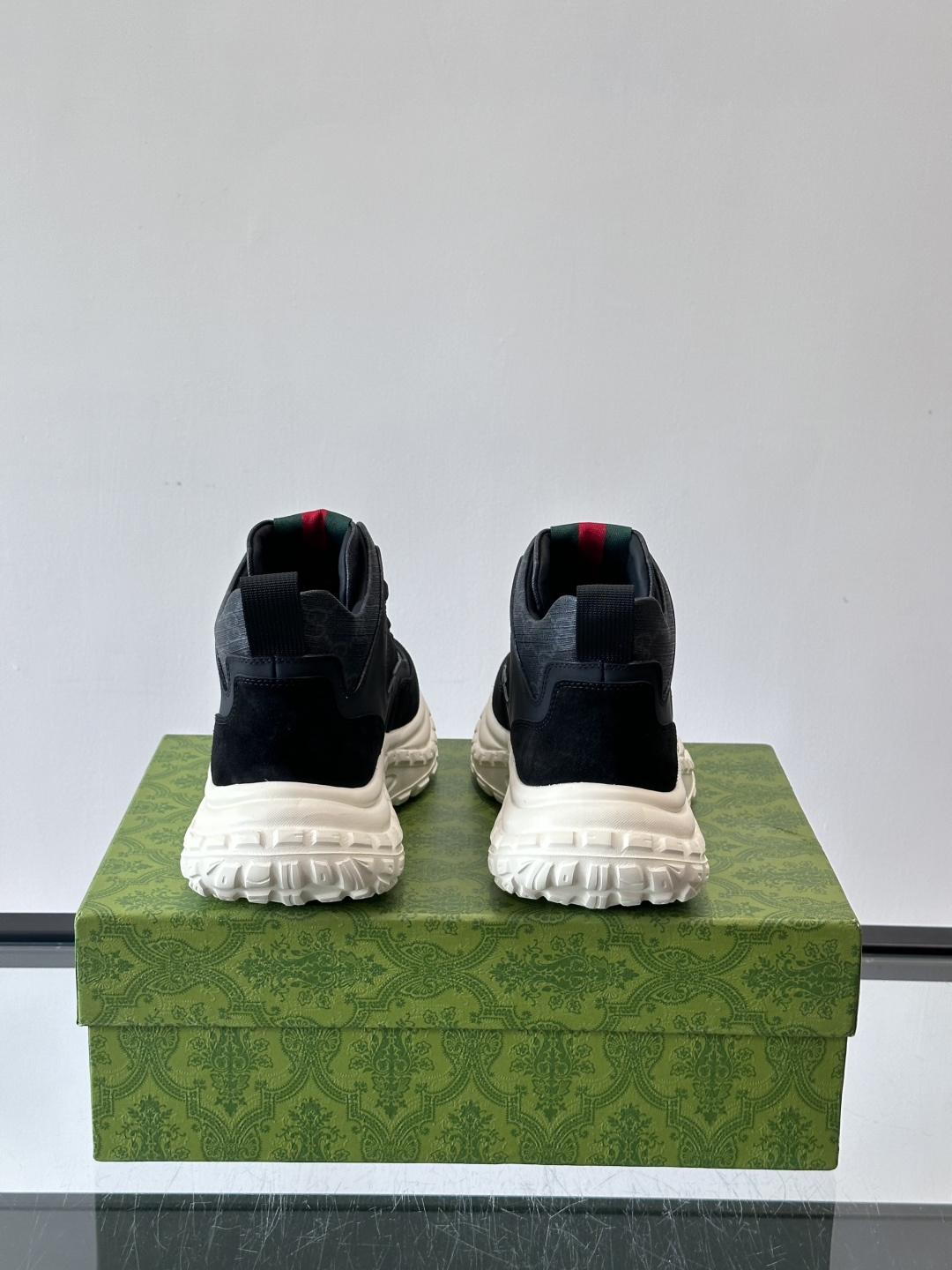 ◾️▫️G家男士GG高帮运动鞋，选用进口牛皮打造，简约舒适版，内里头层牛皮，鞋舌装饰品牌logo，细节精