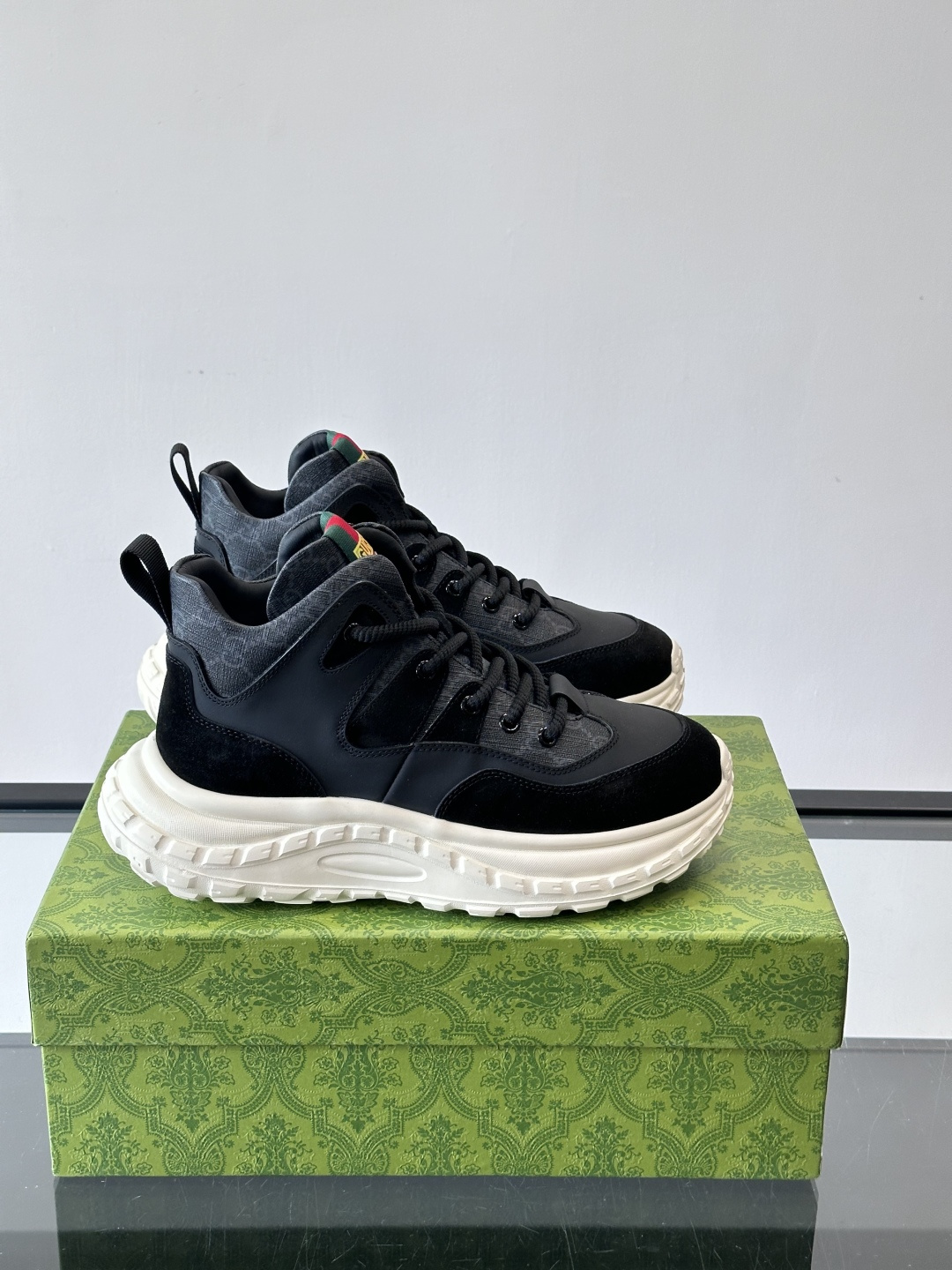 ◾️▫️G家男士GG高帮运动鞋，选用进口牛皮打造，简约舒适版，内里头层牛皮，鞋舌装饰品牌logo，细节精