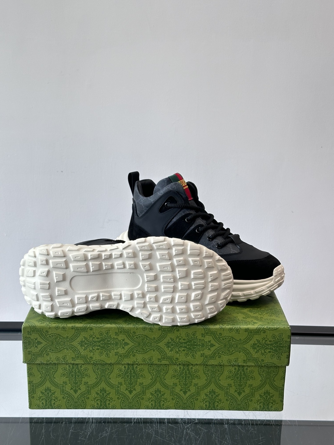 ◾️▫️G家男士GG高帮运动鞋，选用进口牛皮打造，简约舒适版，内里头层牛皮，鞋舌装饰品牌logo，细节精