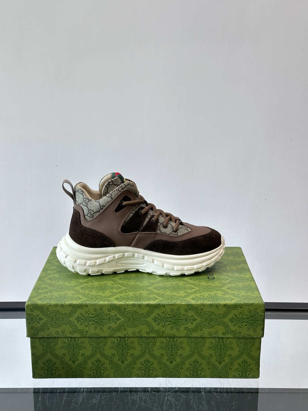 ◾️▫️G家男士GG高帮运动鞋，选用进口牛皮打造，简约舒适版，内里头层牛皮，鞋舌装饰品牌logo，细节精