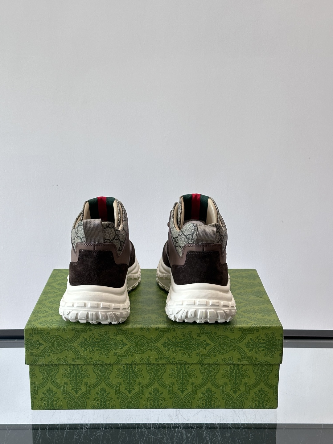 ◾️▫️G家男士GG高帮运动鞋，选用进口牛皮打造，简约舒适版，内里头层牛皮，鞋舌装饰品牌logo，细节精