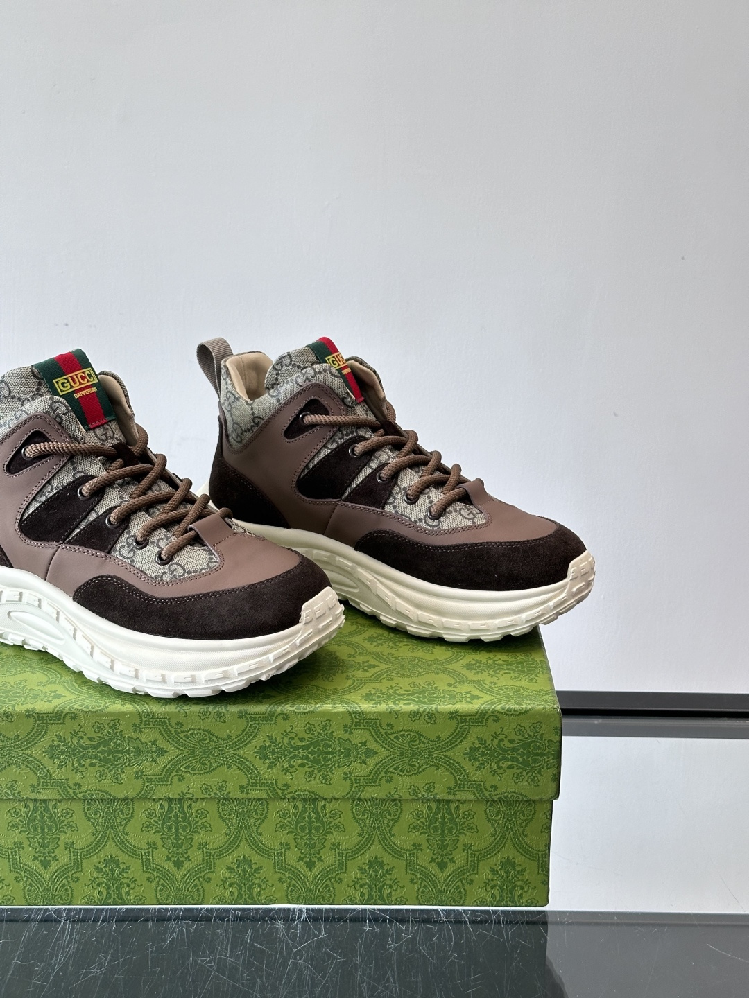 ◾️▫️G家男士GG高帮运动鞋，选用进口牛皮打造，简约舒适版，内里头层牛皮，鞋舌装饰品牌logo，细节精