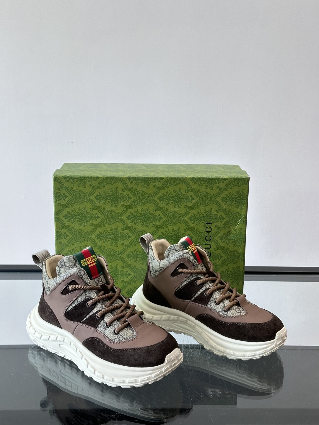 ◾️▫️G家男士GG高帮运动鞋，选用进口牛皮打造，简约舒适版，内里头层牛皮，鞋舌装饰品牌logo，细节精
