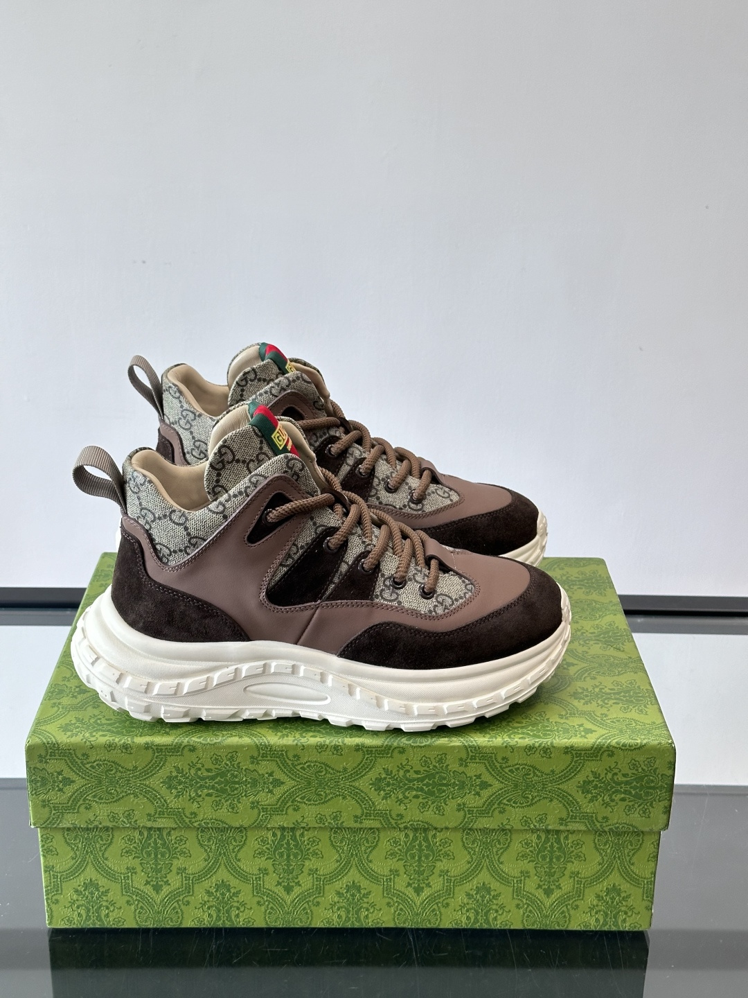 ◾️▫️G家男士GG高帮运动鞋，选用进口牛皮打造，简约舒适版，内里头层牛皮，鞋舌装饰品牌logo，细节精