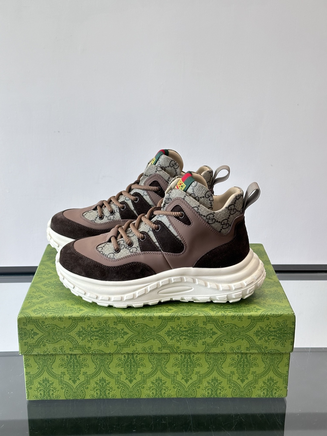 ◾️▫️G家男士GG高帮运动鞋，选用进口牛皮打造，简约舒适版，内里头层牛皮，鞋舌装饰品牌logo，细节精