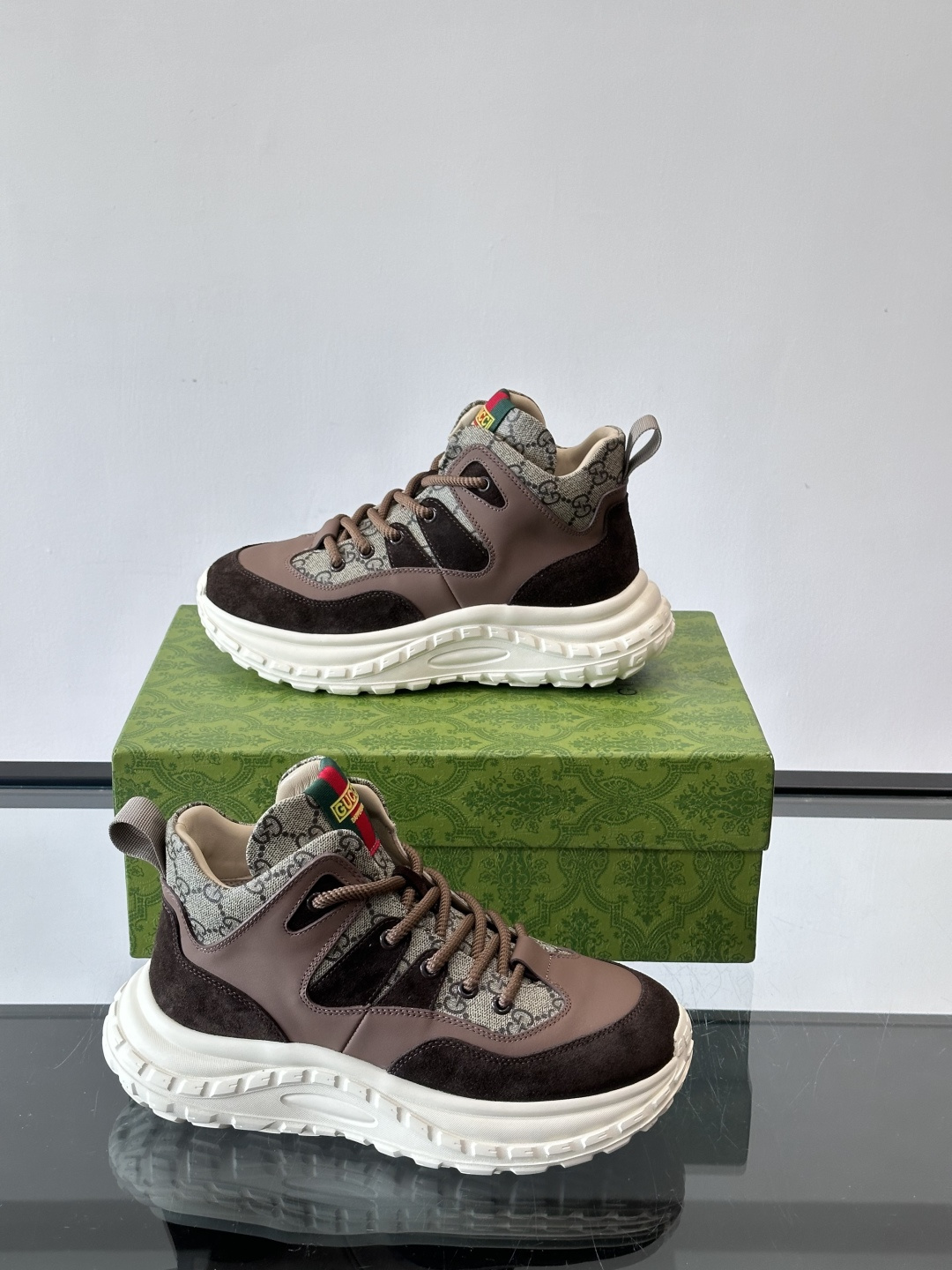 ◾️▫️G家男士GG高帮运动鞋，选用进口牛皮打造，简约舒适版，内里头层牛皮，鞋舌装饰品牌logo，细节精