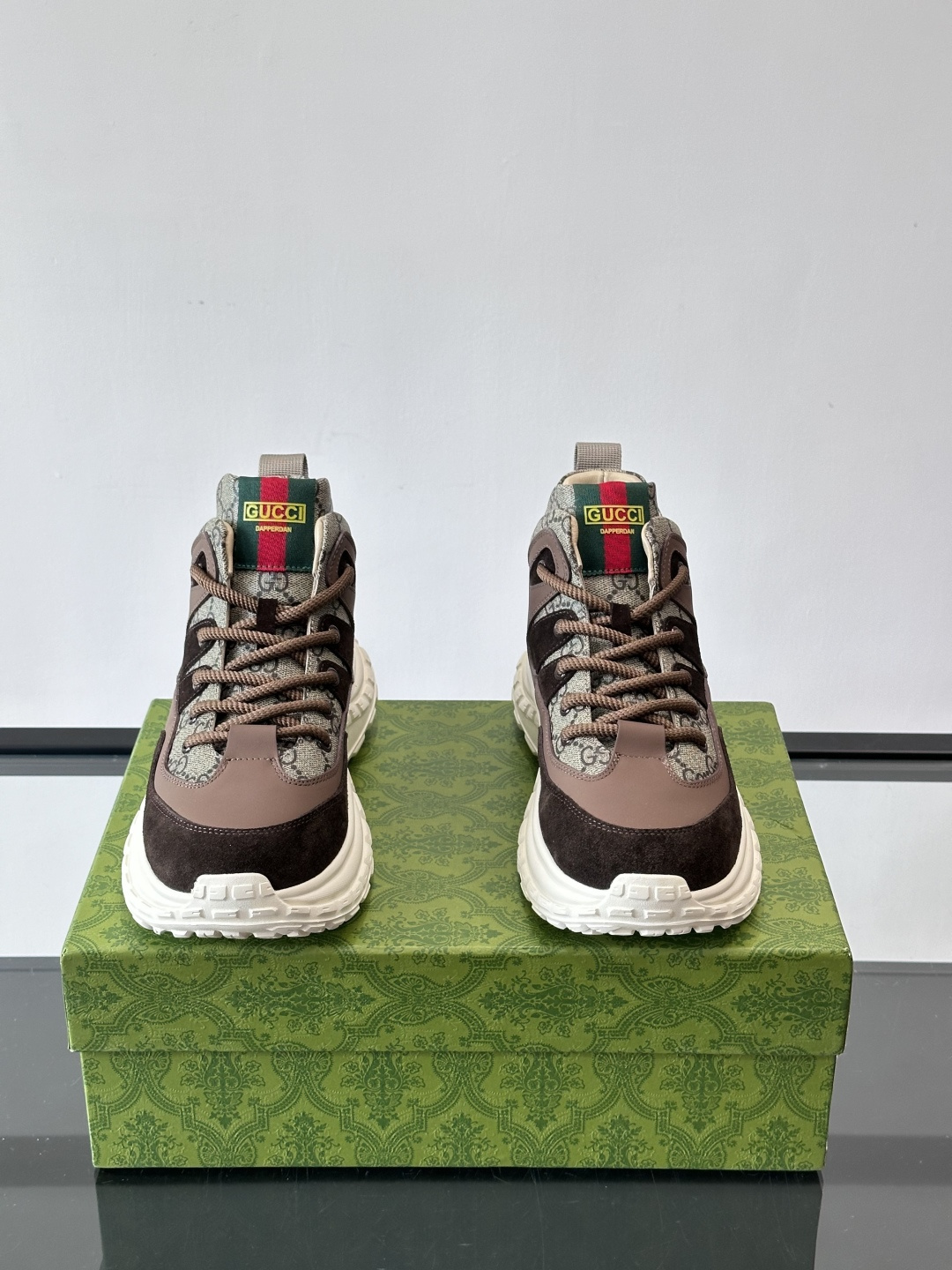 ◾️▫️G家男士GG高帮运动鞋，选用进口牛皮打造，简约舒适版，内里头层牛皮，鞋舌装饰品牌logo，细节精