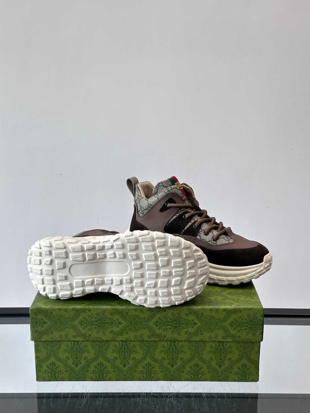 ◾️▫️G家男士GG高帮运动鞋，选用进口牛皮打造，简约舒适版，内里头层牛皮，鞋舌装饰品牌logo，细节精