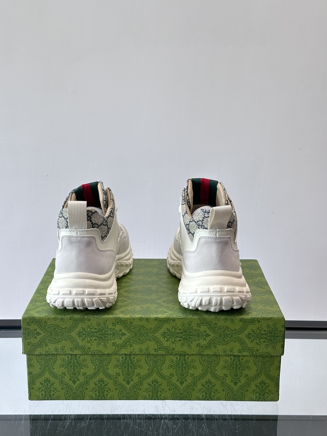 ◾️▫️G家男士GG高帮运动鞋，选用进口牛皮打造，简约舒适版，内里头层牛皮，鞋舌装饰品牌logo，细节精