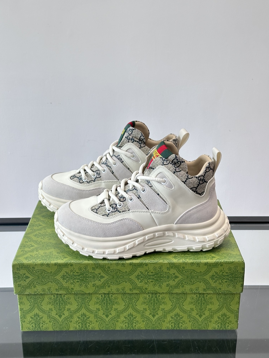 ◾️▫️G家男士GG高帮运动鞋，选用进口牛皮打造，简约舒适版，内里头层牛皮，鞋舌装饰品牌logo，细节精