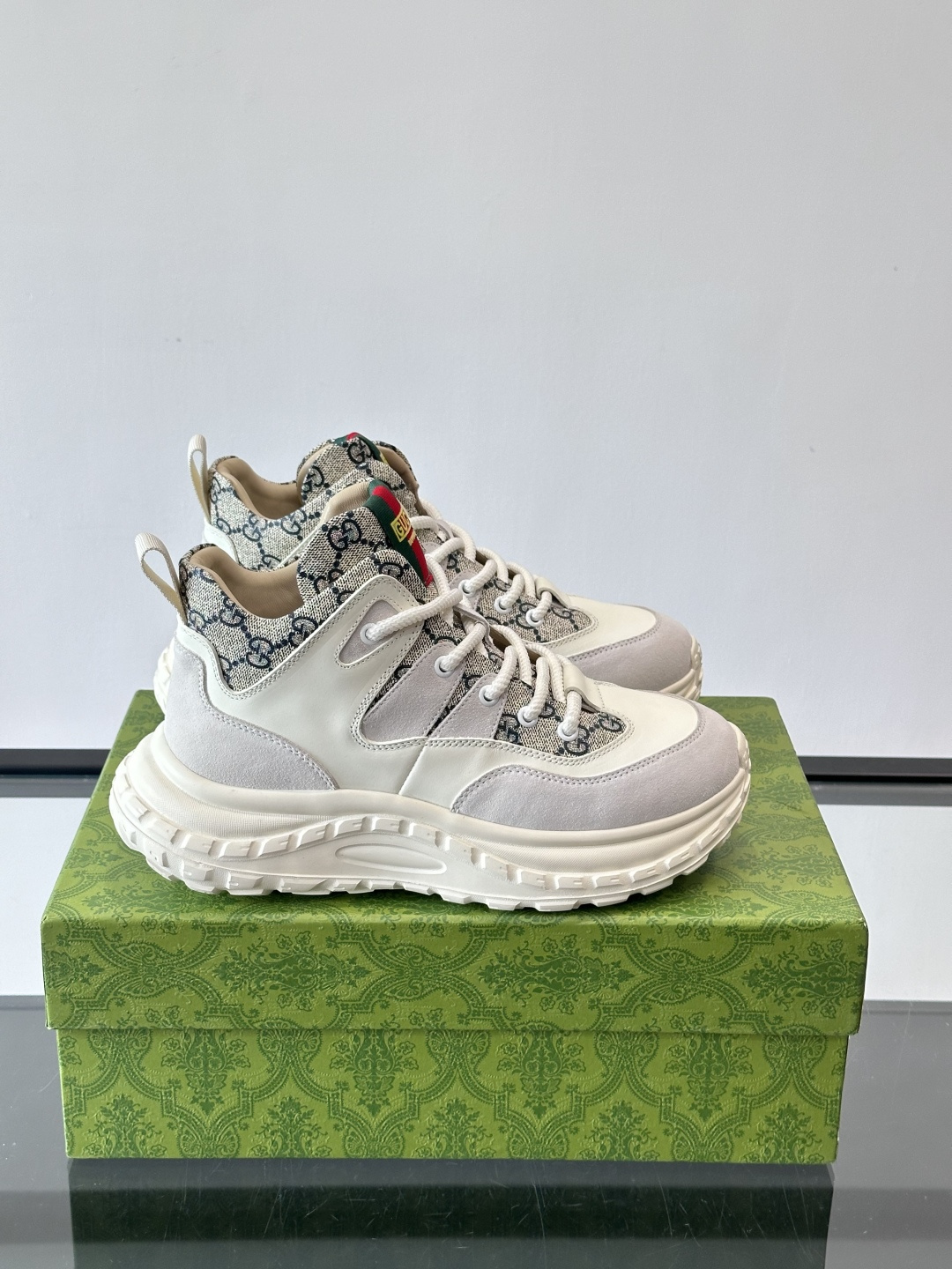 ◾️▫️G家男士GG高帮运动鞋，选用进口牛皮打造，简约舒适版，内里头层牛皮，鞋舌装饰品牌logo，细节精